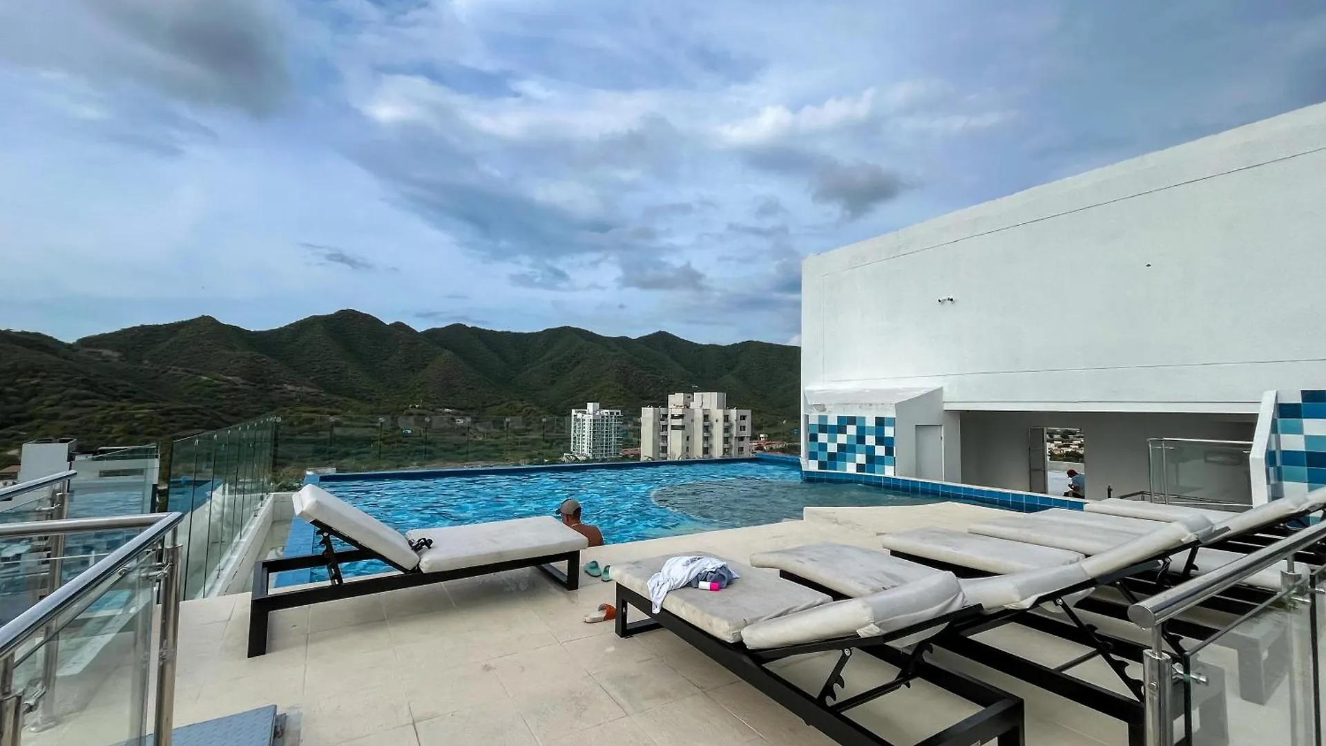 Apartamento Para Estrenar Tipo Loft Skytower Gaira 0*,  Colombia